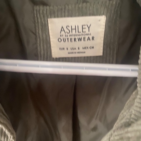 Jacket - Picture 2 of 4